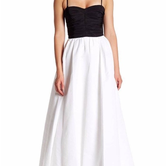 Vera Wang Dresses & Skirts - Vera Wang Taffeta Gown